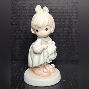 1996 Enesco Precious Moments Figurine Who's Gonna Fill Your Shoes #531634